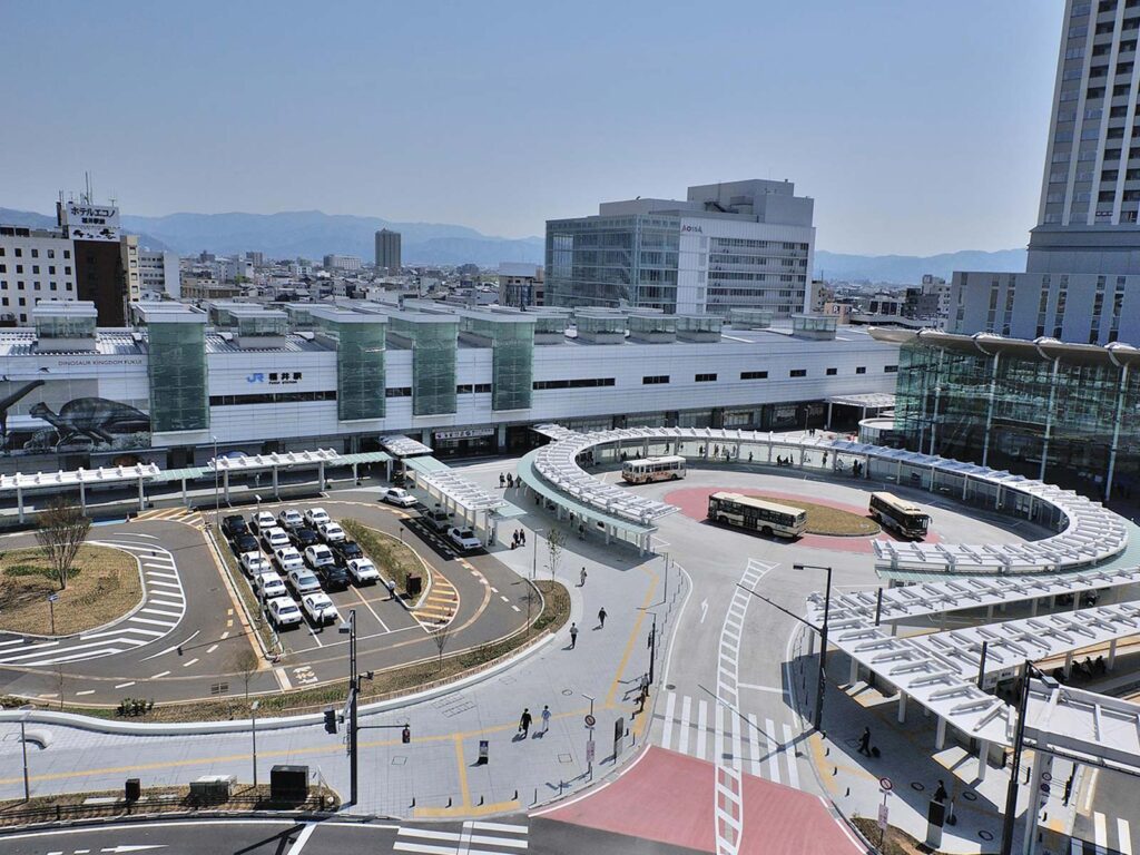 福井駅西口駅前広場シェルター