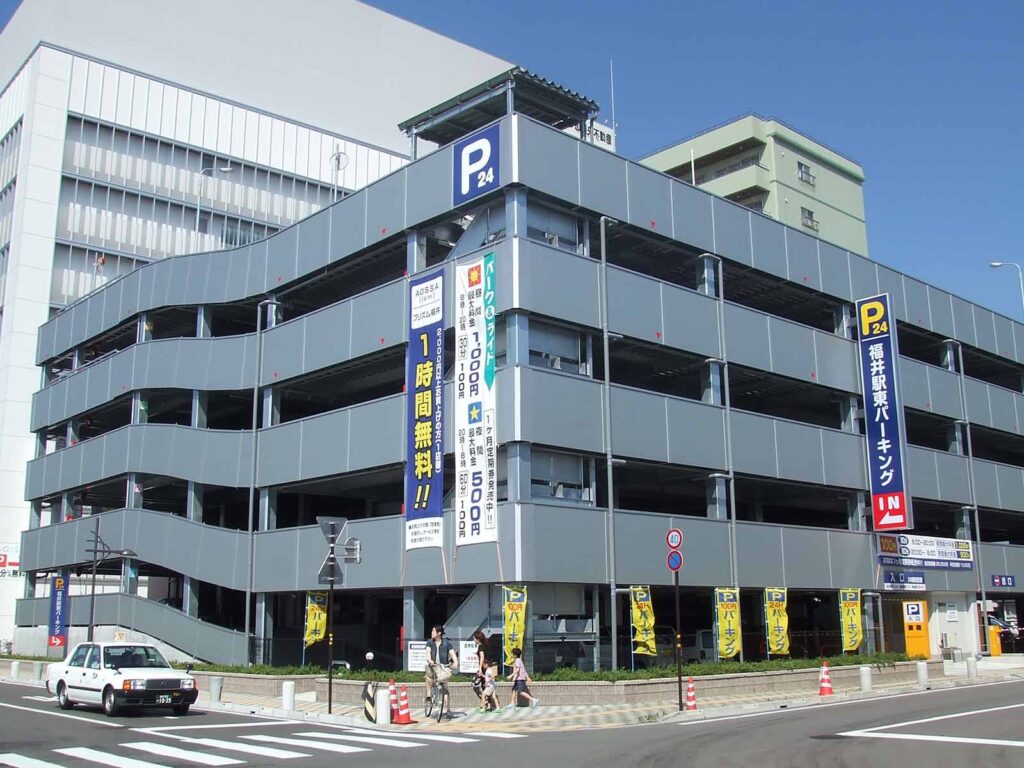 福井駅東立体駐車場
